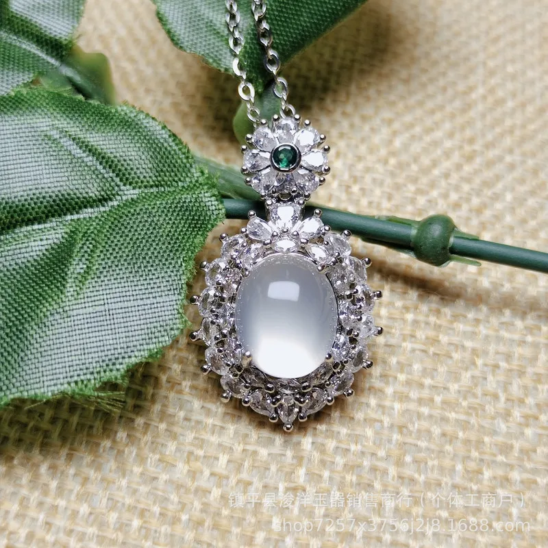 Silver-plated pendant with high-transparency white chalcedony, fluorescent effect, fashionable women's agate gemstone pendant