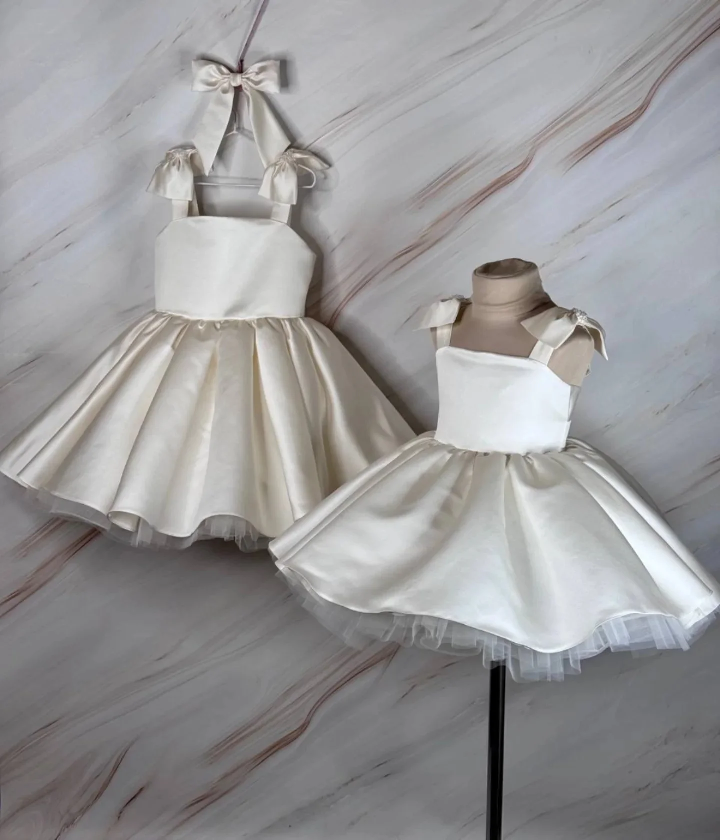 Cute Satin Communion Dress for Girls Short Bows Flower Girl Dress for Wedding Square Birthday Party Ball Gowns Ivory Gala Dress