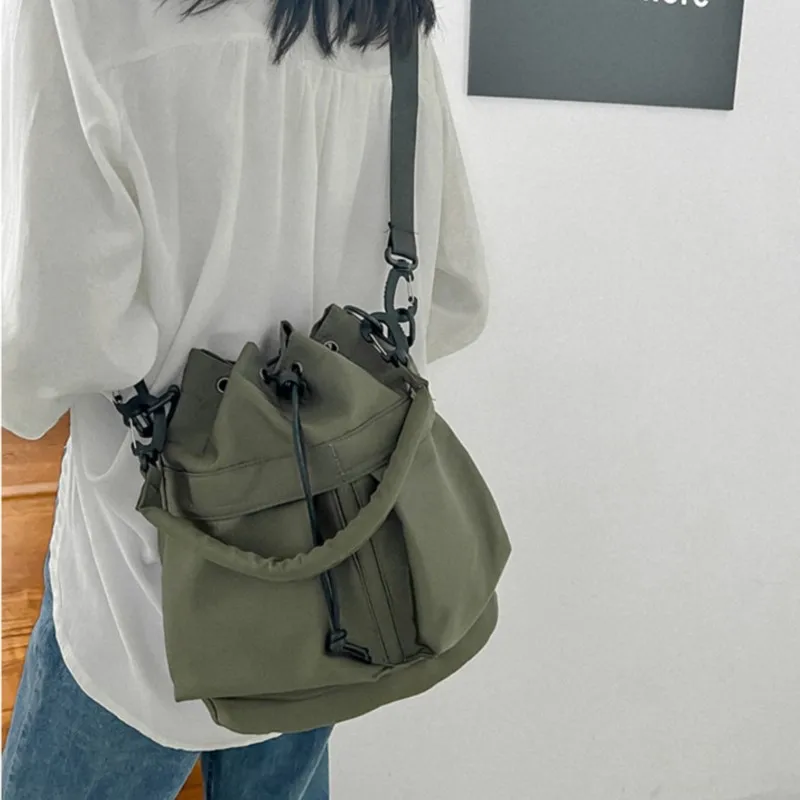 Casual Drawstring Pleated Shoulder Bag Women Nylon Korean Casual Bucket Bag Crossbody Bags Fashion Large Capacity Handhelds 2024