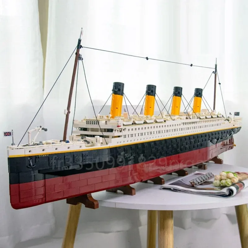 9090 Stuks Grote Cruiseboot Schip Stoomschip Titanic Model Bouwstenen Desktop Decoratie Diy Verjaardagscadeautjes Compatibel 10294