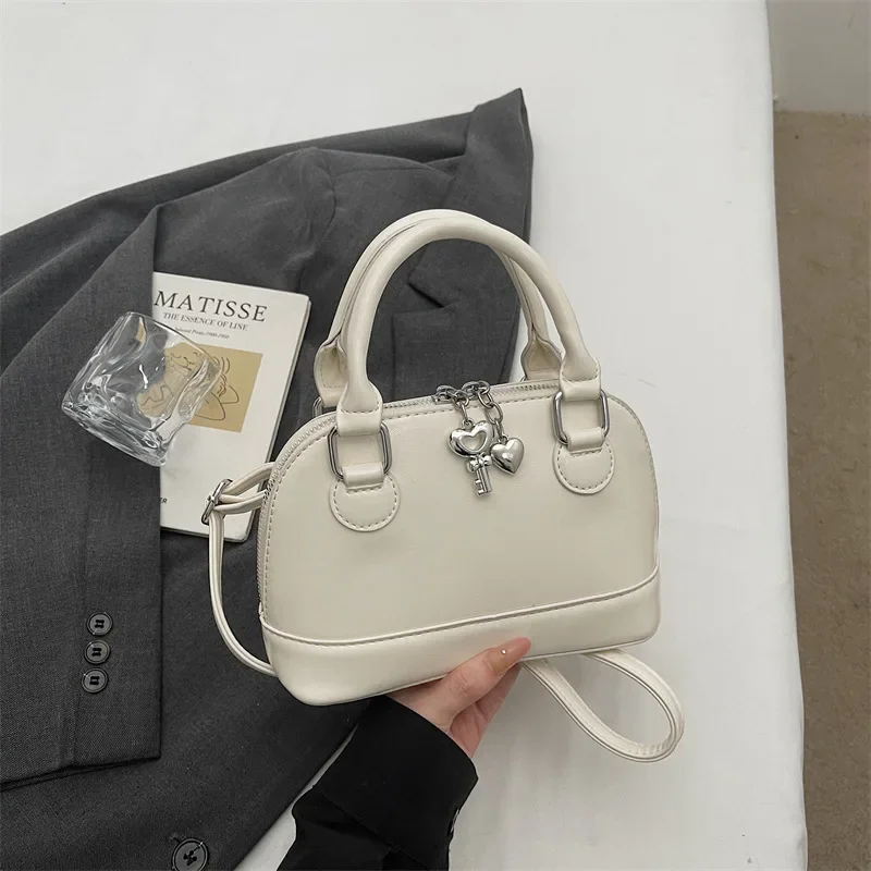 

Korean Version of Portable Shell Bag Fashionable and Simple Women's Bag 2026 New Simple Casual Shoulder Messenger Handbag