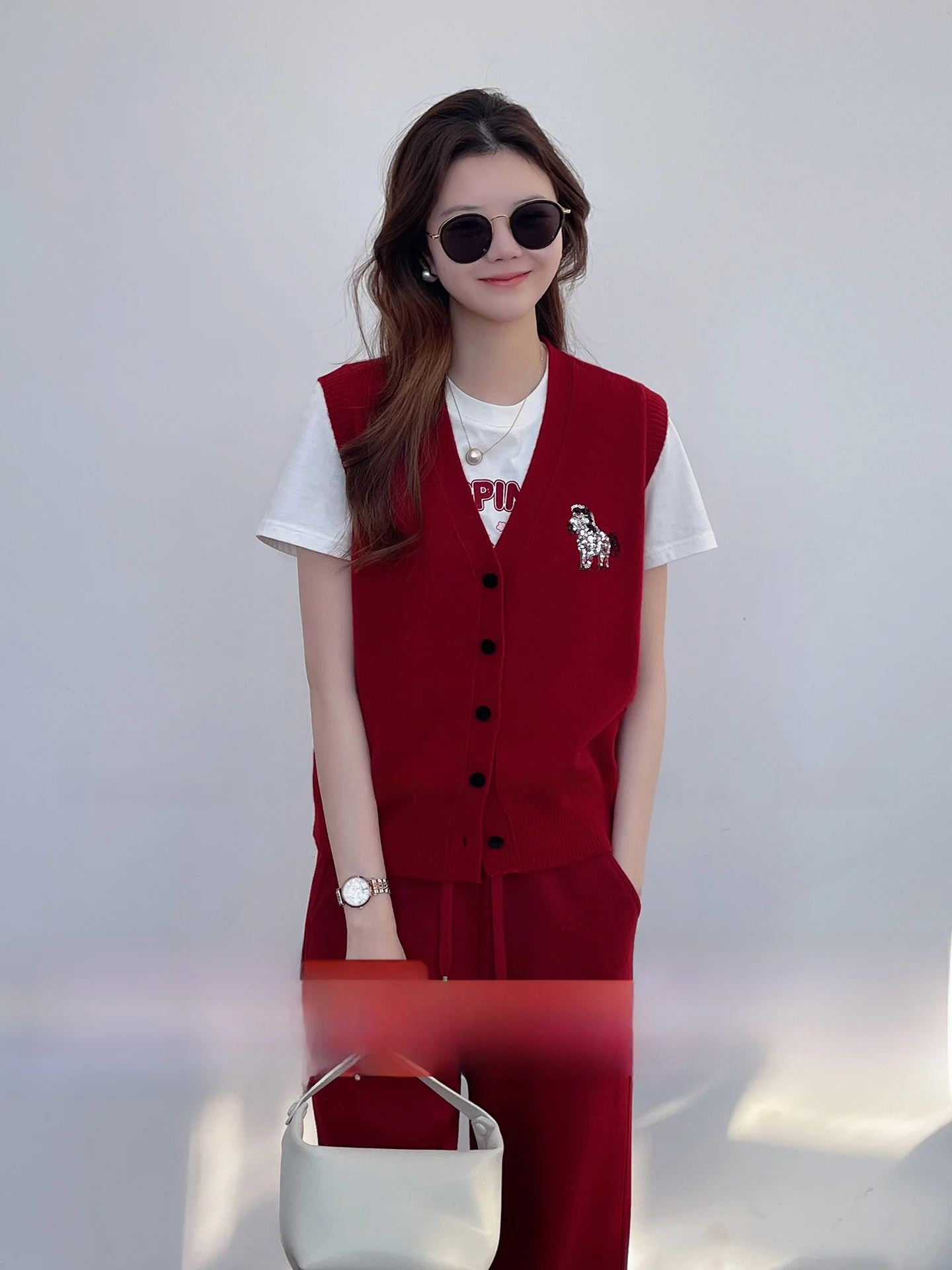 

Korean Fashion 100 Wool V-Neck Knitted Vest Sequin Layering Cardigan New Style Women's Casual Wear Spring Season