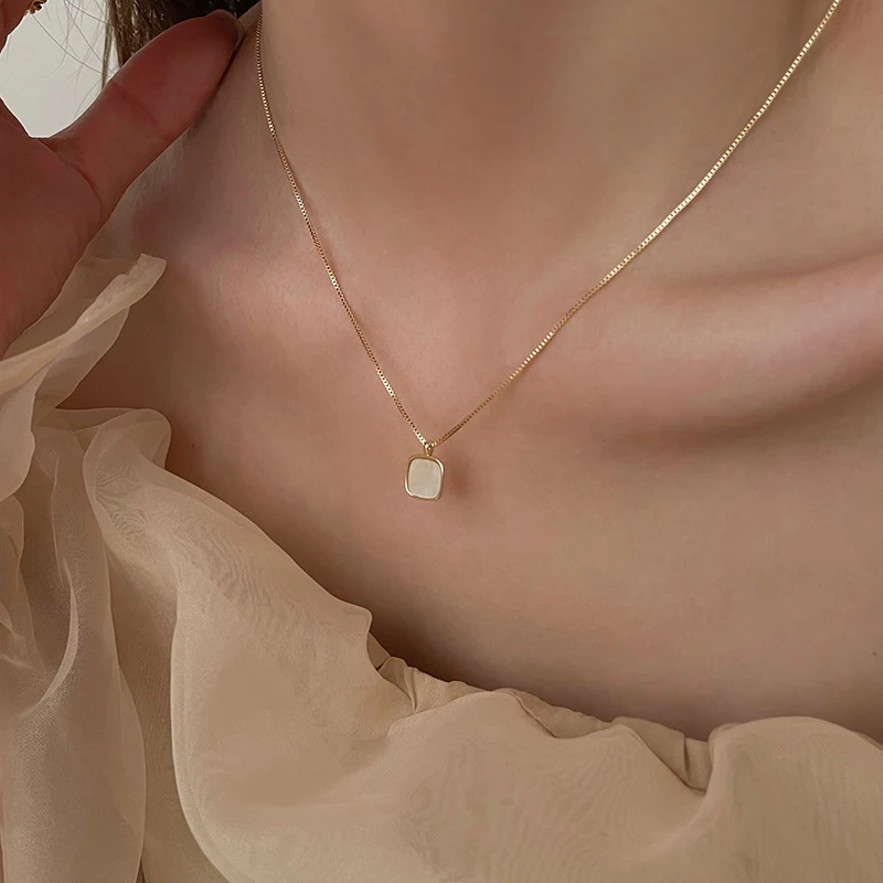 Korean Light Luxury Chain Choker Tiny Square Shell Pendant Necklace for Women Party Wedding Fashion Jewelry Collar Accessories