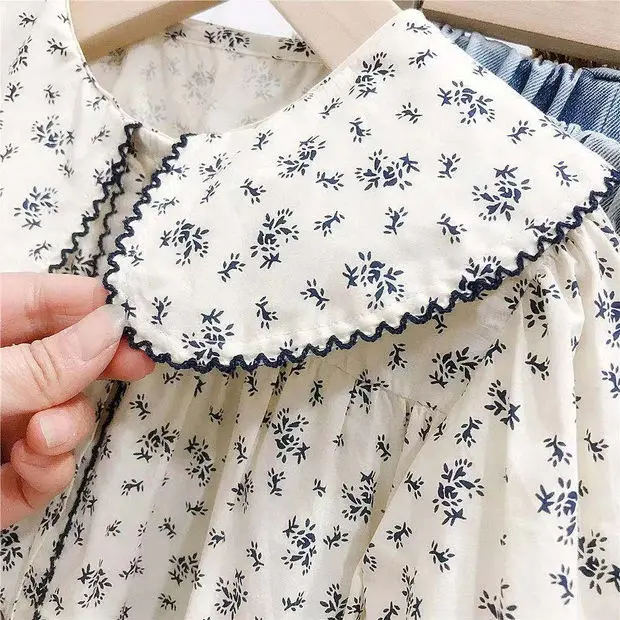 قمصان للفتيات الصغيرات بأكمام طويلة وياقة بيتر بان لطيفة لخريف 2024 بلوزات أطفال على الطراز الكوري الجديد