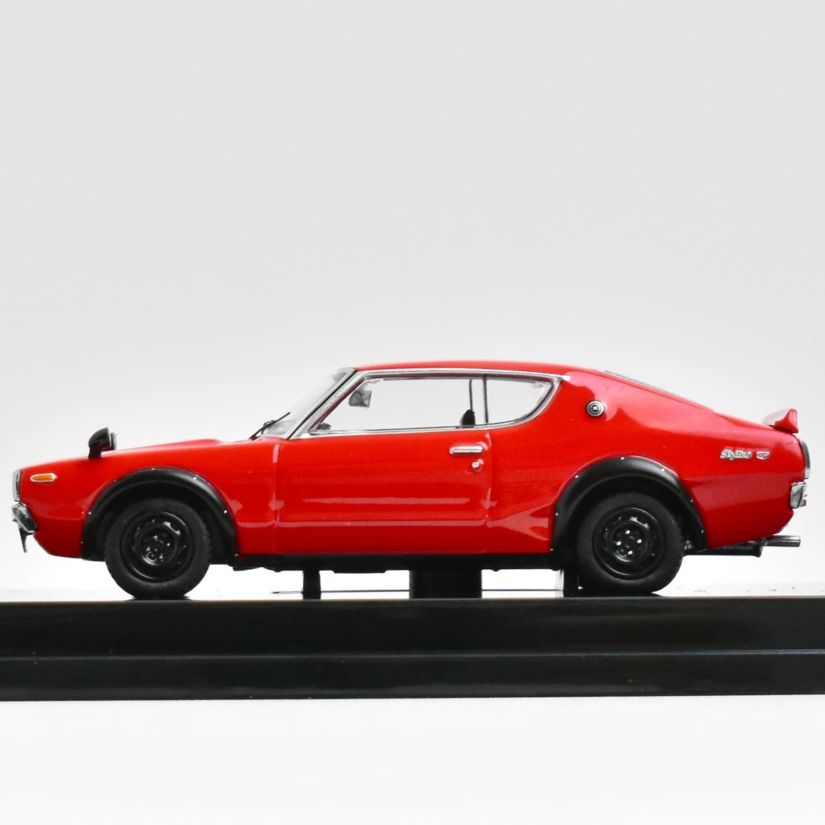 INNO 1:64 KPGC110 SKYLINE 2000 GTR Diecast Model Car