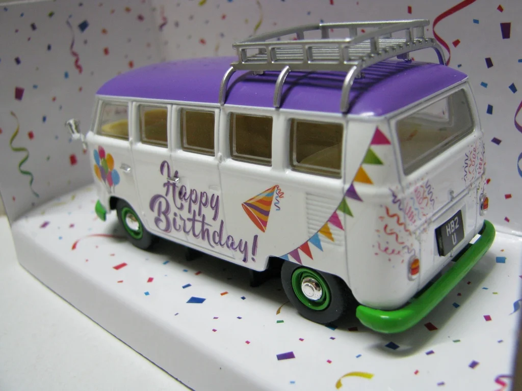 Modèle de voiture en alliage moulé sous pression, échelle 1:43, CORGI VW Camper, joyeux anniversaire, jouet de collection, cadeau, affichage Souvenir, ornement