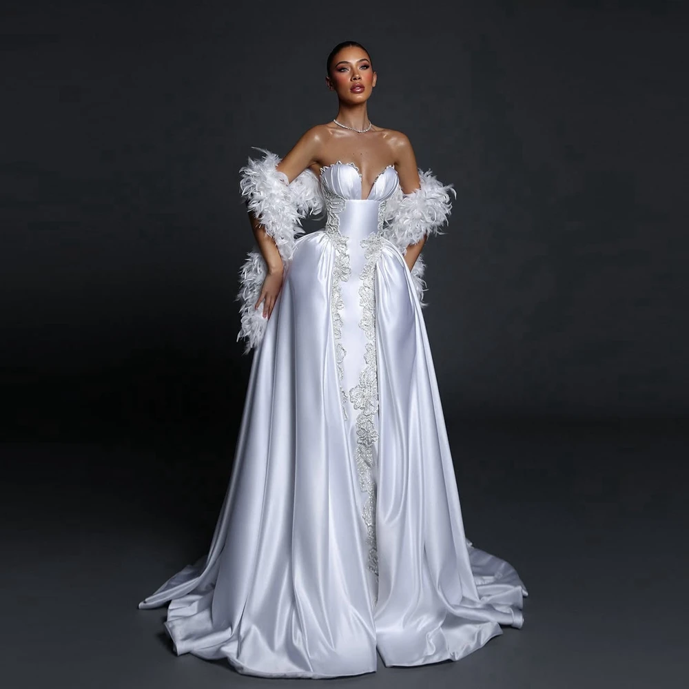 Elegant White Feath…