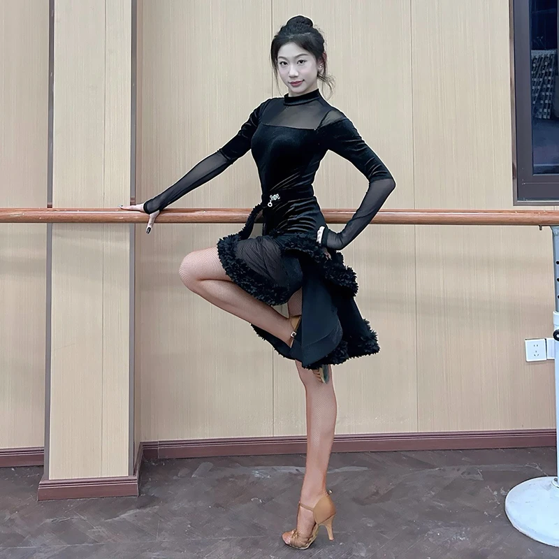 Nuovo costume da ballo latino per donna maniche lunghe maglia velluto splicing vestito rumba tango abiti da ballo vestito da gara DNV25876