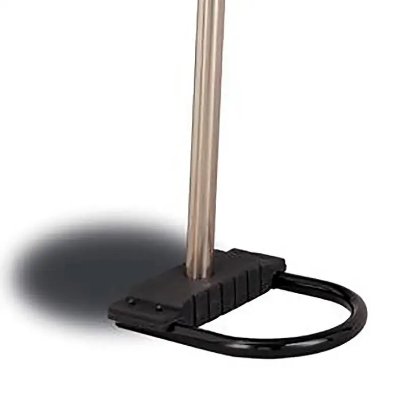 โคมไฟตั้งพื้นโครเมียมโค้งมนและสีดำพร้อมโป๊ะทรงโดมเพื่อแสงสว่างที่มีสไตล์