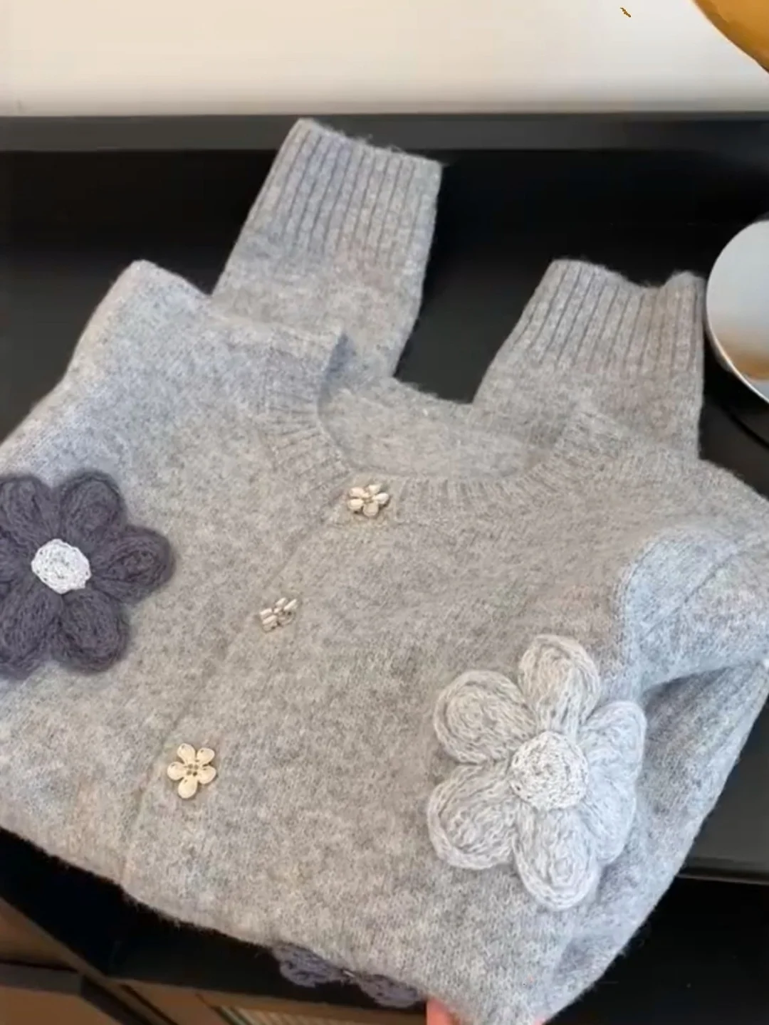 

Ladies Large Size Loose Knitted Camere Sweater Faionable Handmade Flower Top Plant Floral Pattern Long Sve Stand Collar