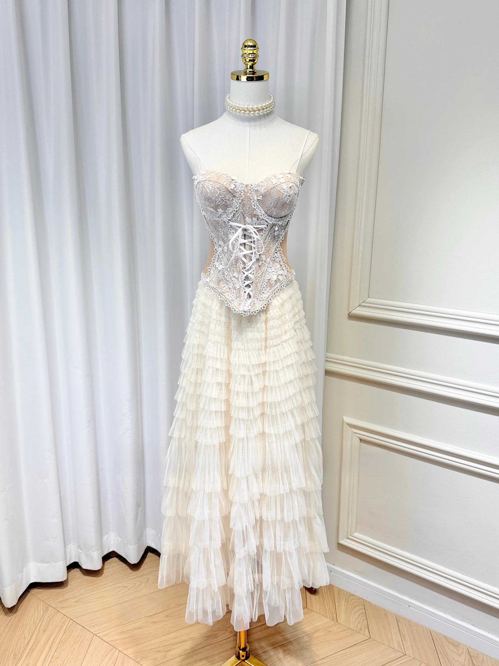 

High-Defn Pure Desire Body-кружевная пустотка с нагрудной подушечкой и ремешком из волокна, длинная юбка из тюля с открытыми плечами и бисером