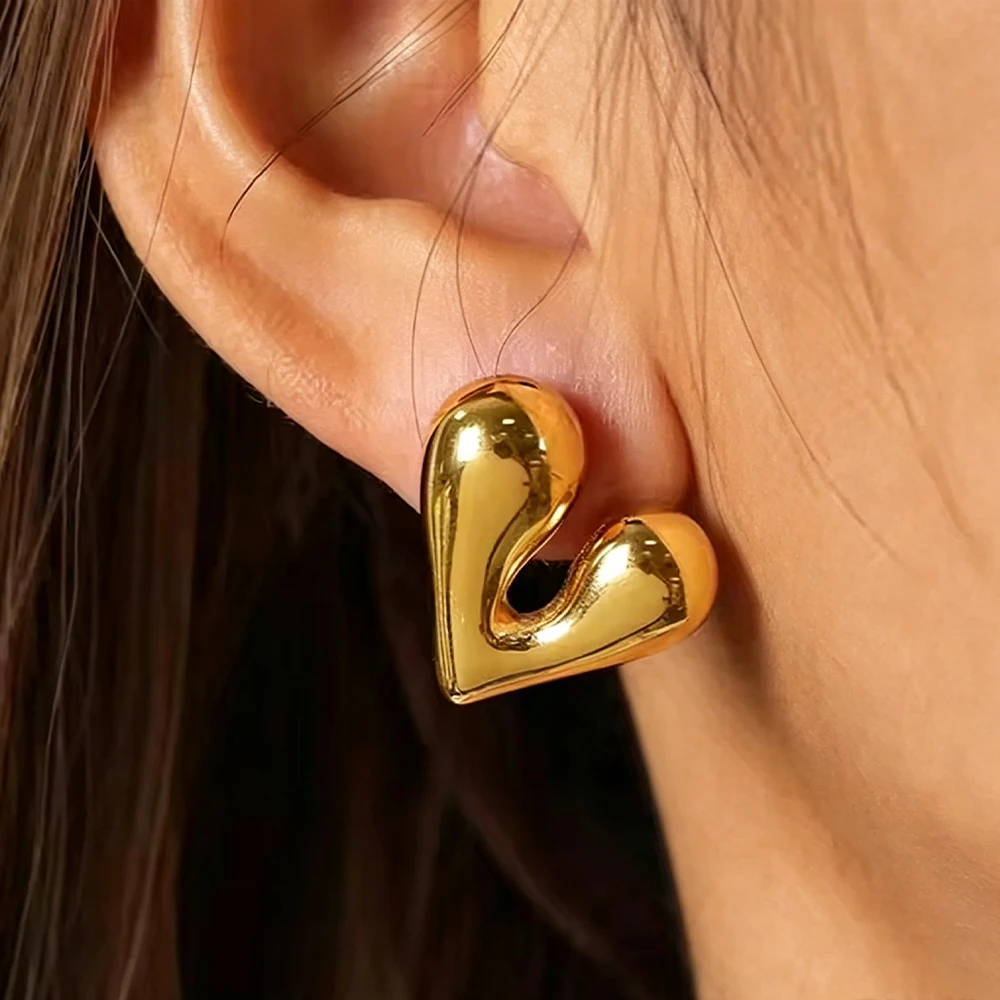 Schicke, trendige, goldbeschichtete Ohrringe aus Edelstahl mit geometrischer Textur und Herzform, klobige Creolen für Damen, modischer Ohrschmuck, Geschenkidee