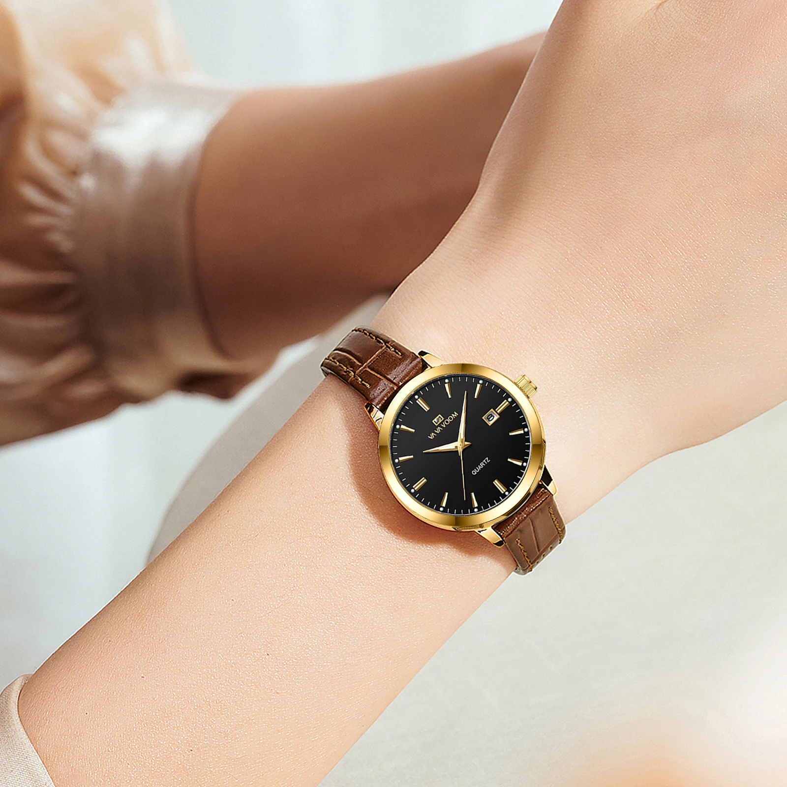 ساعات نسائية موضة 29 ملم ساعة كلاسيكية صغيرة فاخرة من الجلد الذهبي حركة كوارتز على الطراز البوهيمي ساعة عمل كاجوال للنساء