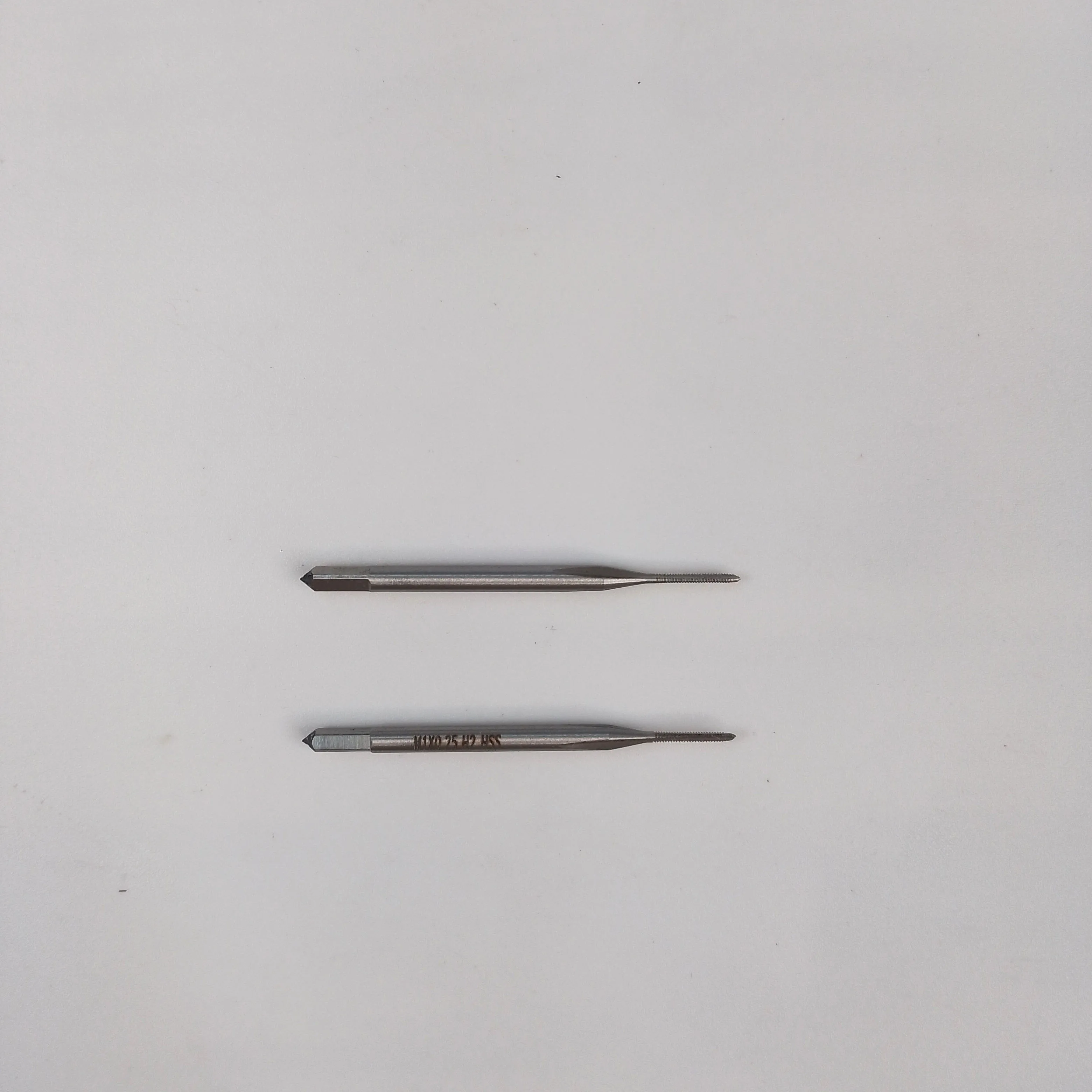 HUAZHICHUN M1 * 0.25 Ulir Tap Tangan Metrik Pitch 0.25 Flute Lurus HSS Right Hand Tap (5Pcs)
