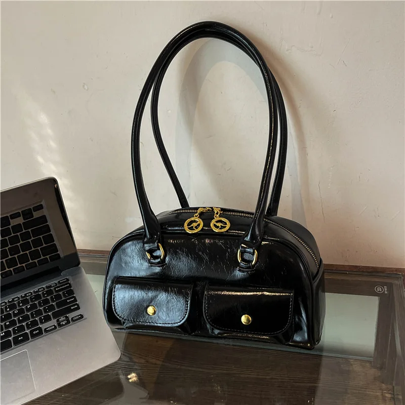 2024 New Women's Underarm Bag Simple Motorcycle Handheld Small Square Bag Korean Edition Shoulder Bag сумка черная university