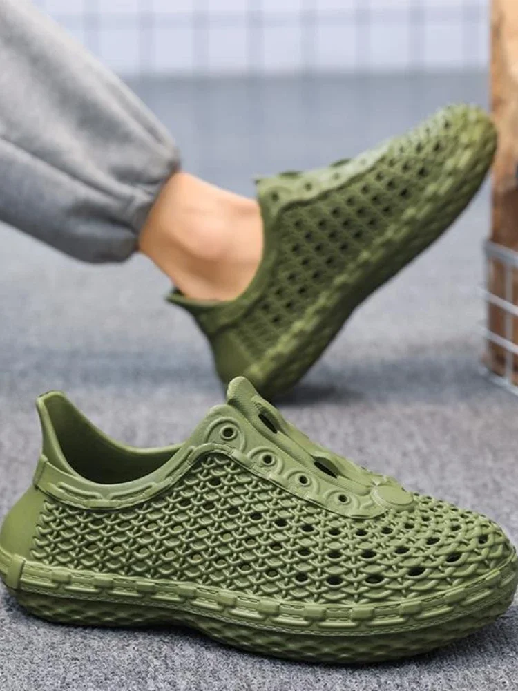 

Обувь с отверстиями, мужская пляжная нескользящая обувь, лето 2025 года, уличные высококачественные дизайнерские сандалии из ПВХ босиком, Новое поступление, номер 41, 39, мужские сандалии