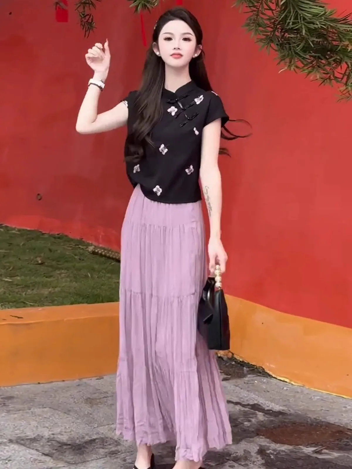 

Летний новый винтажный комплект: топ с вышивкой и пуговицами в национальном стиле и плиссированная юбка. Модный женский комплект.