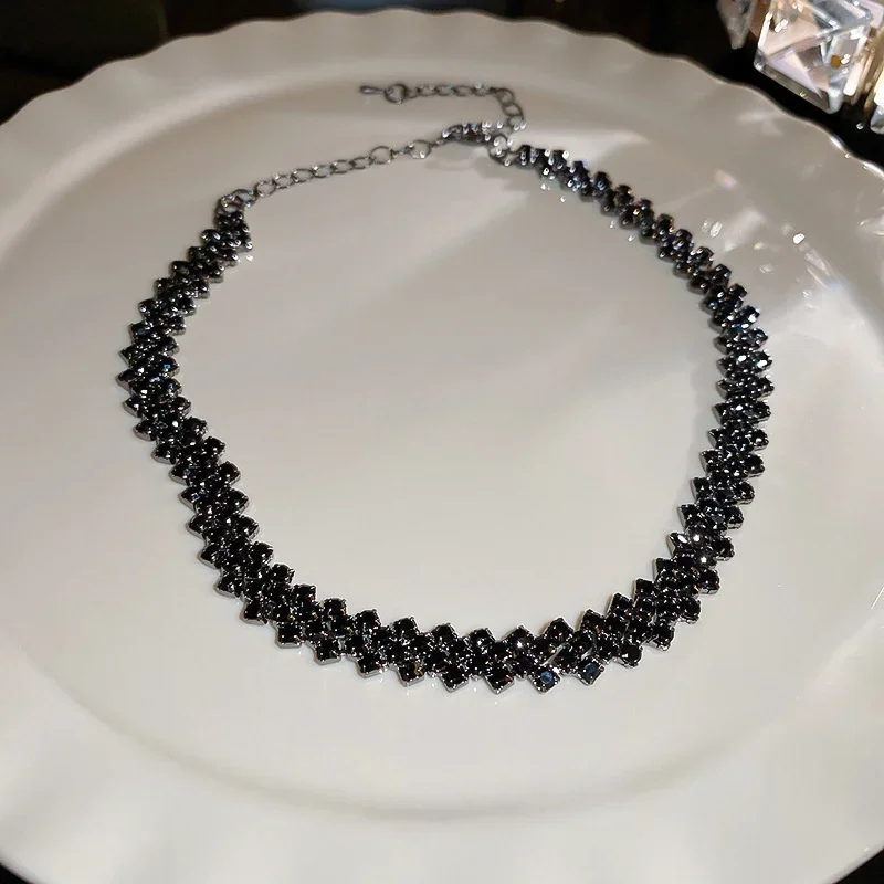 FYUAN Fashion Black Rhinestone Choker Necklaces for Women Geometric Crystal Necklaces Jewelry Party Gifts