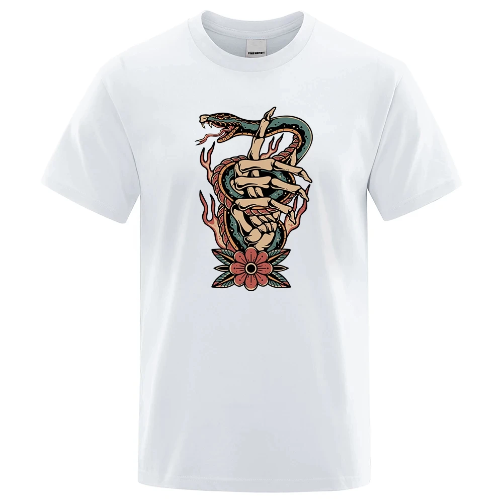 Poisonous Snake Winding Around The Fingertips Tops Men Fashion Soft T Shirt Hip Hop Street Cotton T-Shirts Luxury Tees 80518