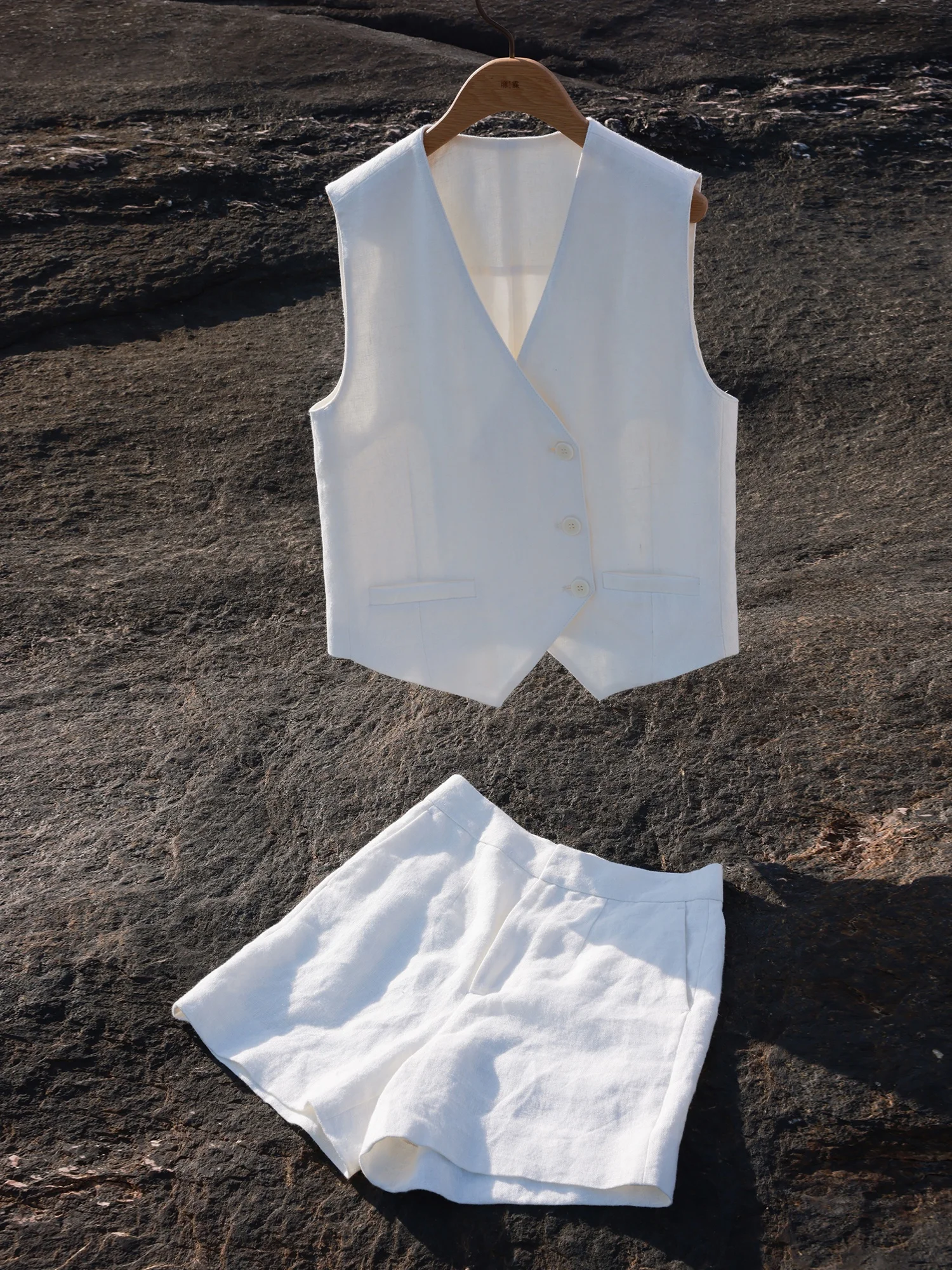 

Mallin 2026 Summer New Han Han Hemp Vest And Shorts Set V-Neck A-Line Outerwear Two-Piece Women's Fashion Set for Ages 35+