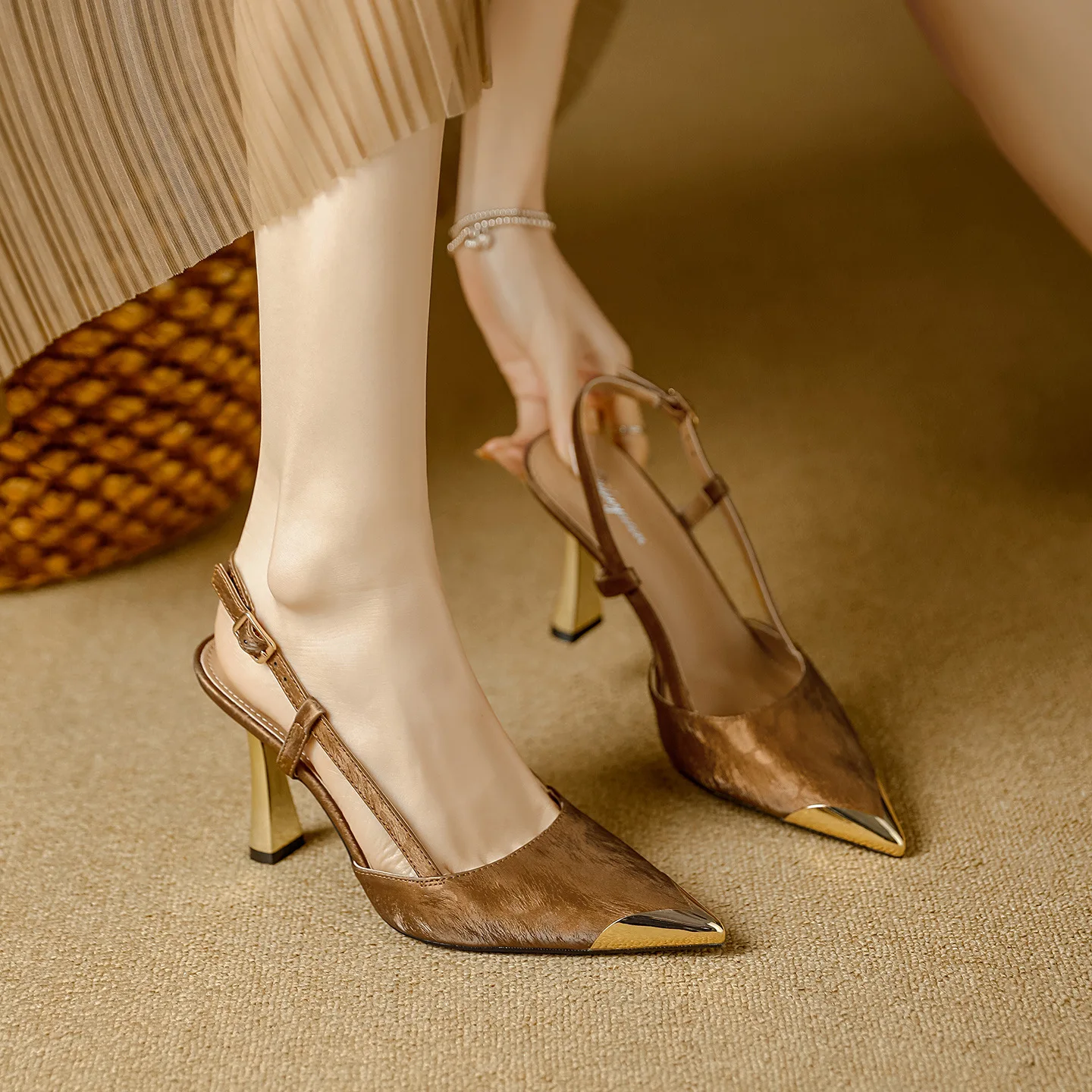 

2026 Spring New Iron Head Back Empty Single Shoes Women High Heels Women's Bag Head Sandals