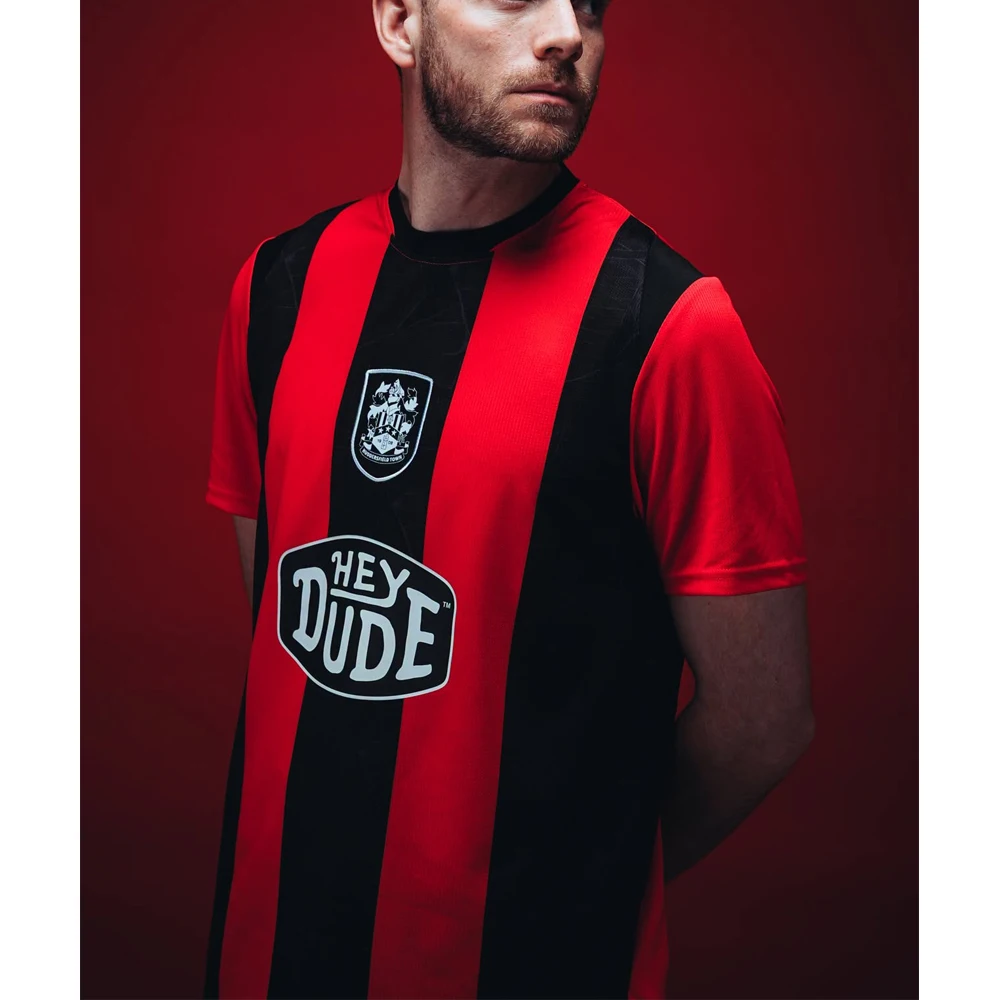 Maillot de football décontracté Huddersfield édition commémorative 2026 pour adultes et enfants – Respirant, séchage rapide, doux et confortable pour l'été
