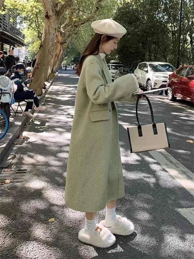 2025 Otoño e Invierno abrigo nuevo traje coreano para mujer cuello largo verde moda y elegante abrigo de lana suelto y adelgazante WLF