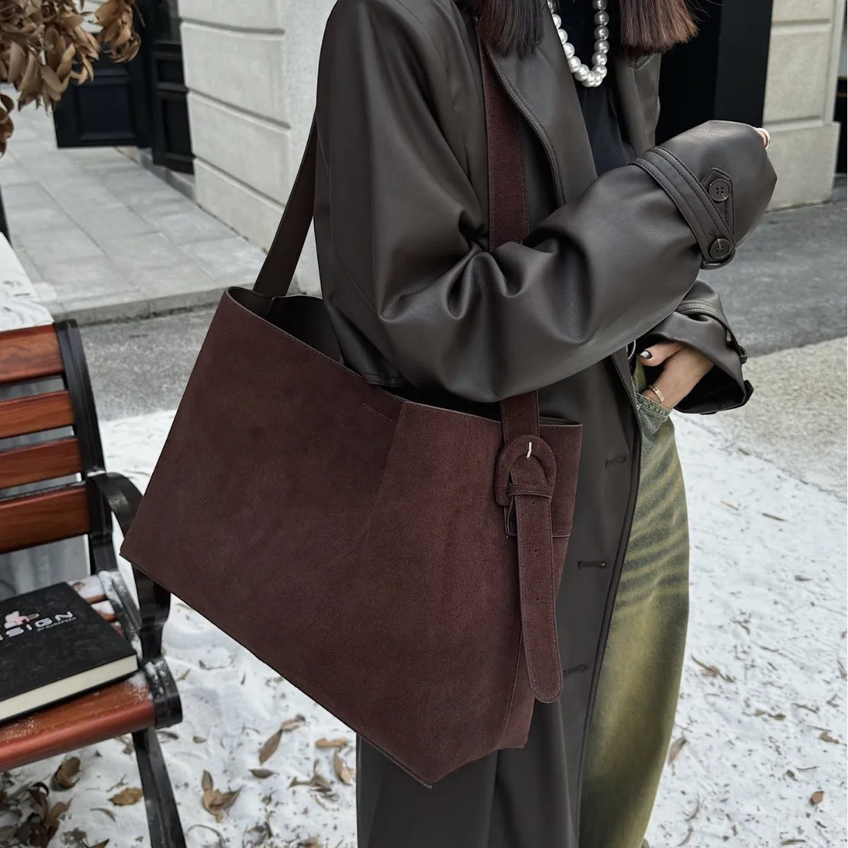 

Новинка 2023 года, высококачественная матовая сумка-тоут большой вместимости из воловьей кожи, высококачественная косая сумка на плечо для отдыха и путешествий, женская сумка