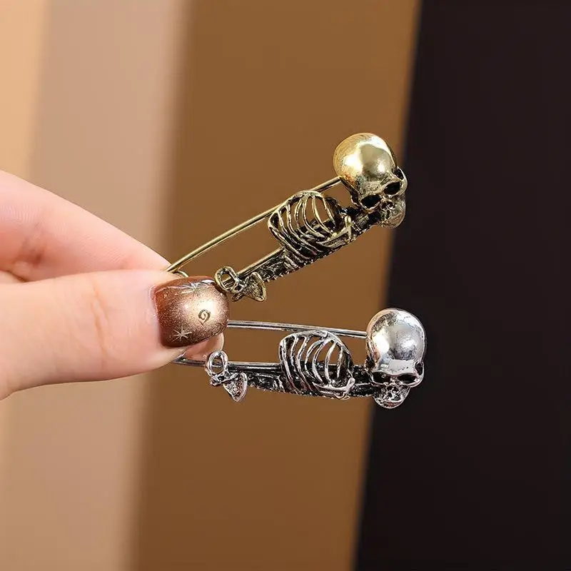 Vintage Gothic Punk Skull Skeleton Brooch Pin Anti-Rust Metal Lapel Pin Perfect for Halloween Gift Daily Wear Accessory
