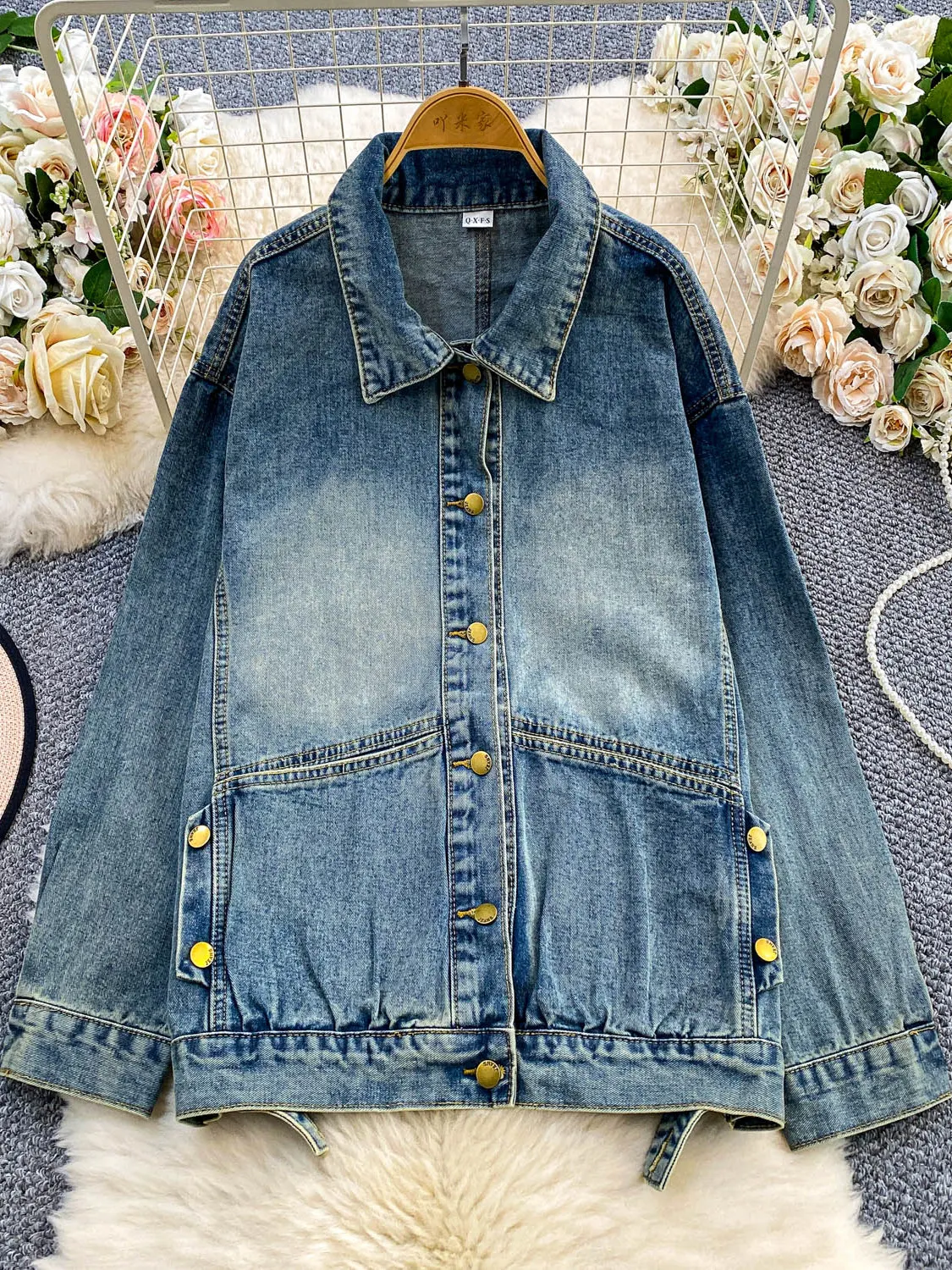 

Ретро Гонконг Sle Distred Blue Denim Jaet Женский свободный утягивающий топ с металлическими блакитами Осенняя модная верхняя одежда