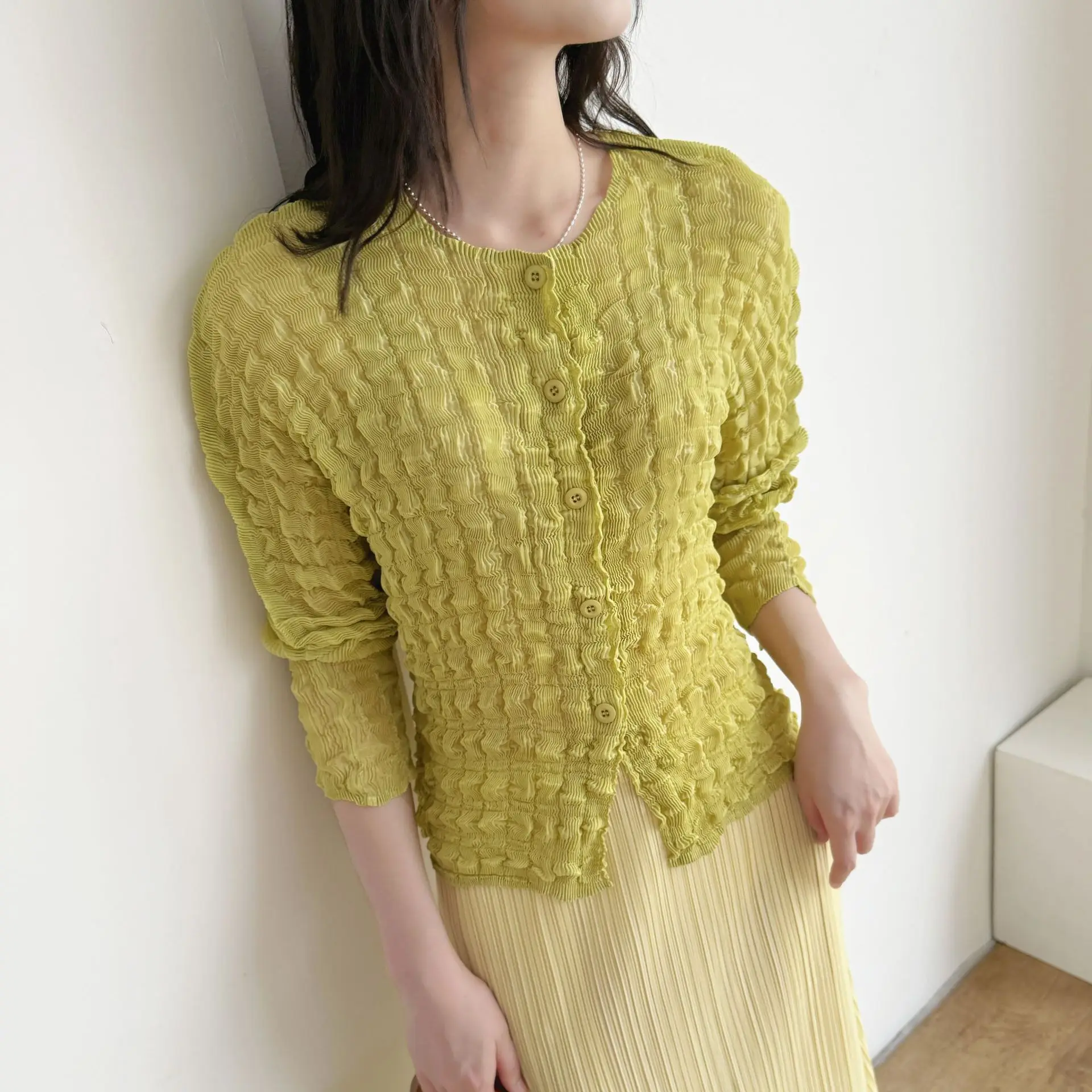Spring and Autumn New Women's Thin Coat Solid Color Folded Chiffon Fabric Loose Elastic Fashion Coat