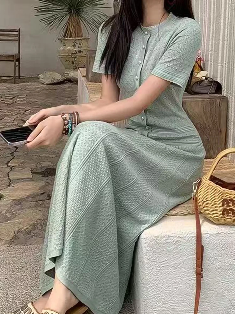 2025 Estate di Nuovo Modo Caldo Del Diamante Maglia Abito Lungo Delle Donne Temperamento Elegante Perla Bottone O-Collo Manica Corta Sottile Veste Delle Signore