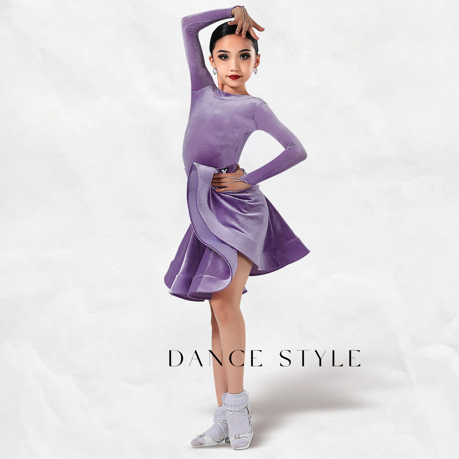 2026 การแสดงเต้นรำละตินเครื่องแต่งกายสำหรับหญิงแขนยาวกำมะหยี่กระโปรงแยกชุดชัช่า รุมบาเสื้อผ้าละติน DQS20272