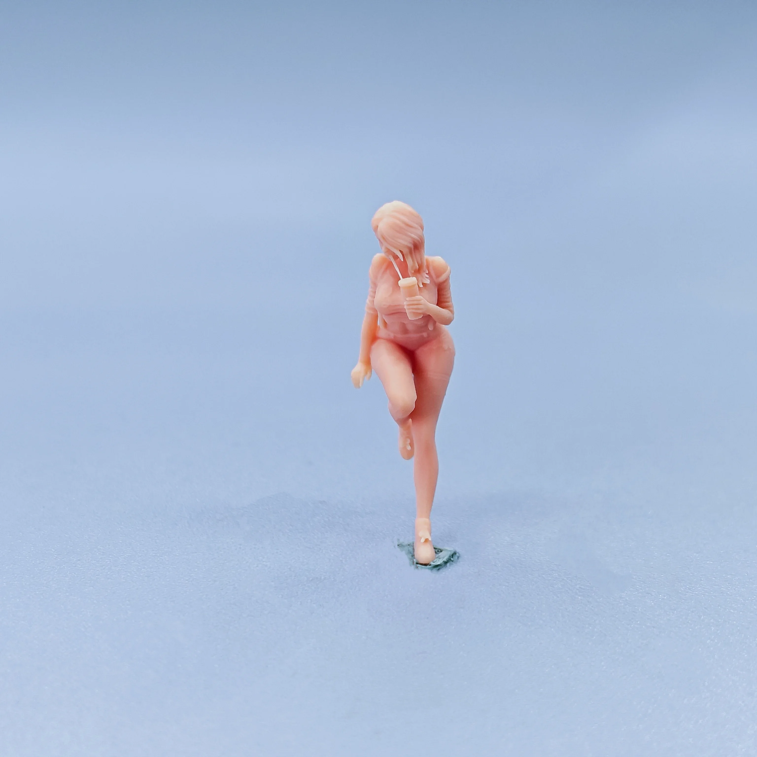 1/64 Figuren Maßstab Modell Harz Spinne Mädchen Trinken Milch Tee Ungefärbte Miniaturen Diorama Handbemalt C127