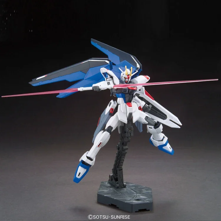 W magazynie Bandai HGCE 1/144 Gundam ZGMF-X10A wolność Gundam ożywić oryginalną figurka Anime zabawkę kolekcja figurek