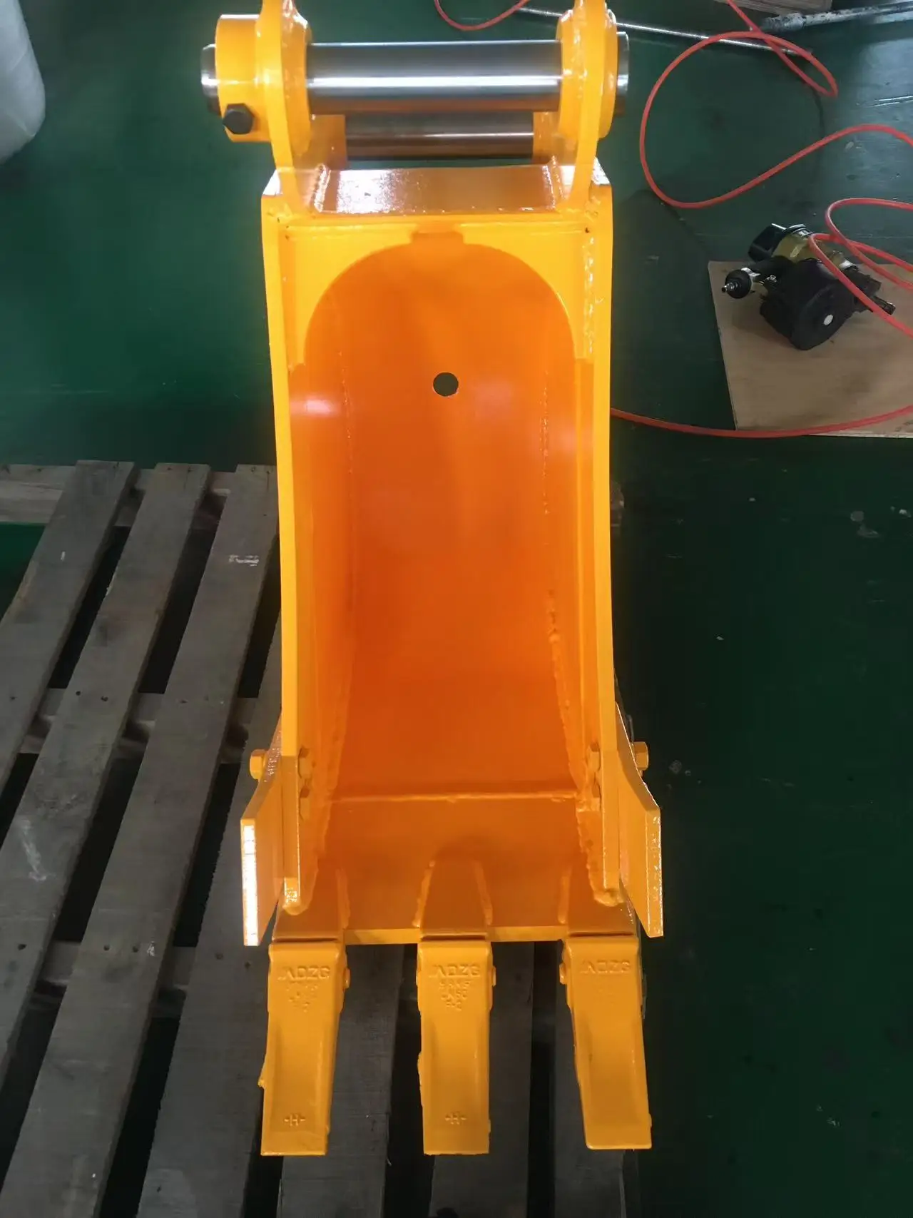 High Strength 360° Rotary Tilt Bucket Hydraulic Excavator Attachment Digging Dredging Tool