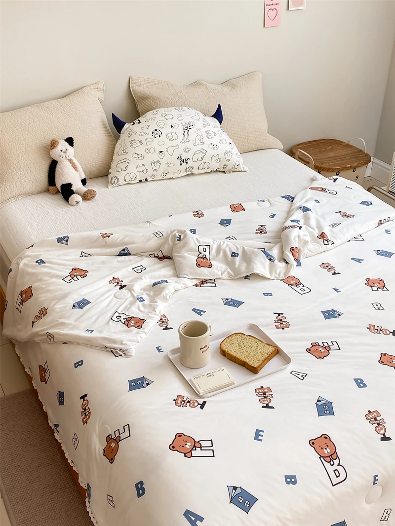 

Skin-friendly and Comfortable Cotton and Linen Embroidered Soybean Summer Quilt Cooling Quilt