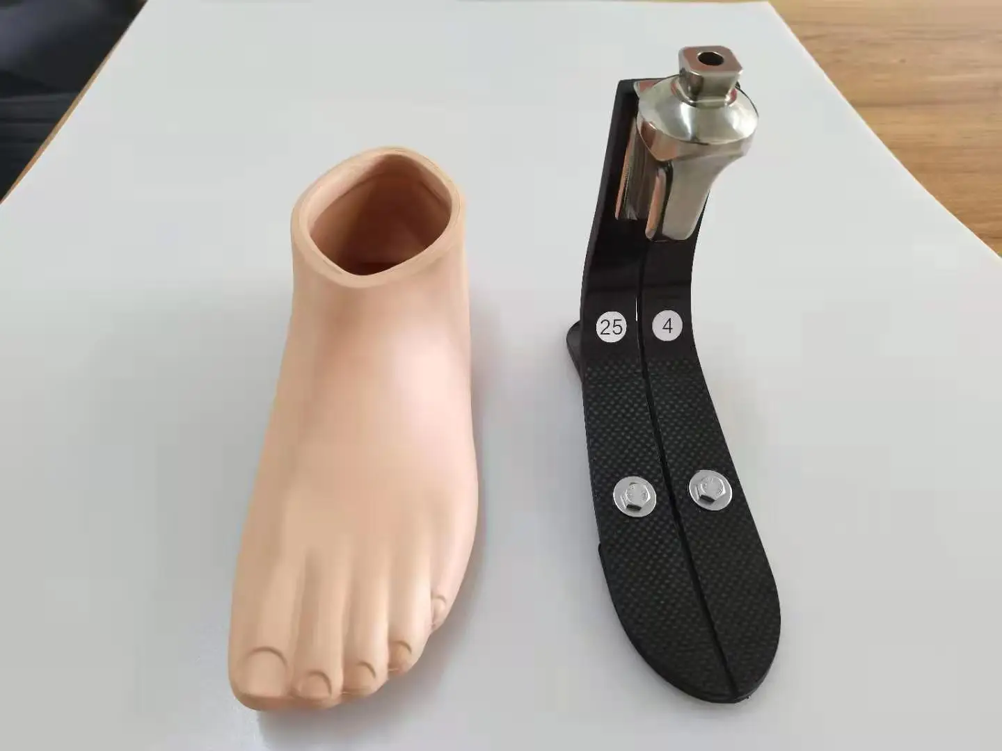 High Quality Prosthetic Foot High Ankle Carbon Fiber Foot Carbon Fiber and polyurethane High Ankle Carbon Fiber Foot 1CF-004