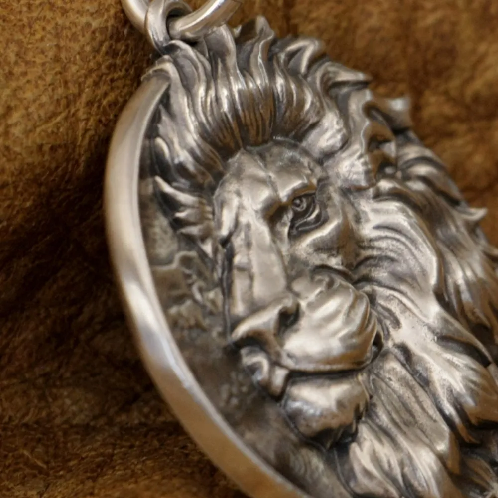 LINSION 925 Sterling Silver Embossed Lion Pendant Mens Punk Pendant TA337 with Engraving Service