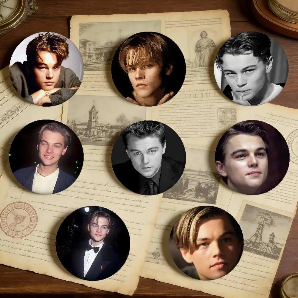 L-Leonardo Dicaprio Young Badges Peripheral Lapel Pins Tinplate Round Brooch For Shoulder Bag Accessories Souvenir Gifts