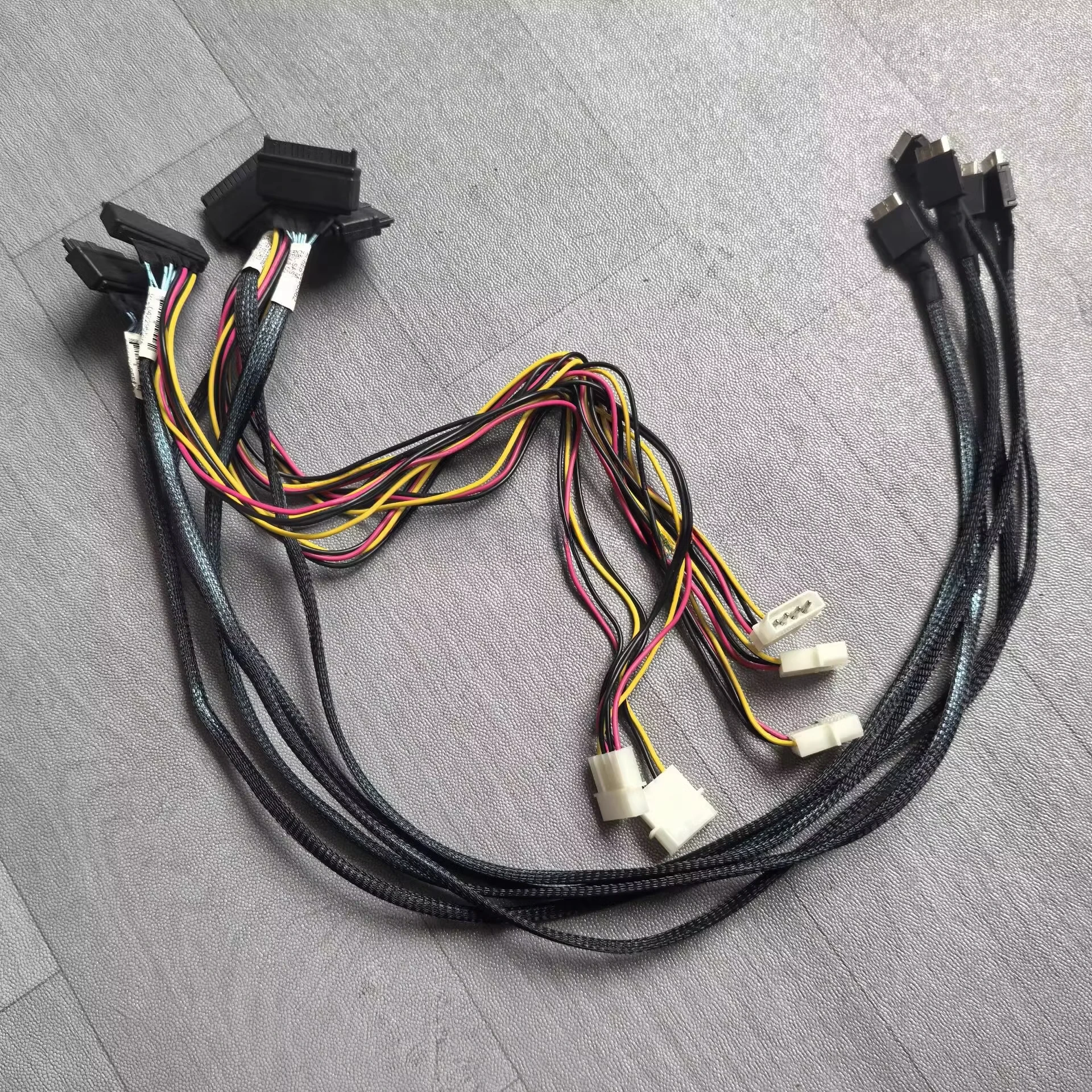 

CBL-SAST-1011 Кабель для передачи данных OCuLink Кабель NVME 8611–8639 Кабель U.2