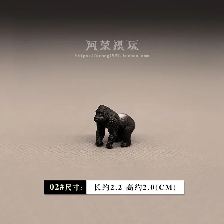 نماذج حيوانات برية مصغرة ذات مناظر طبيعية صغيرة بحجم الجيب. تماثيل غوريلا صغيرة على شكل كسل فضي. المقتنيات المصغرة.