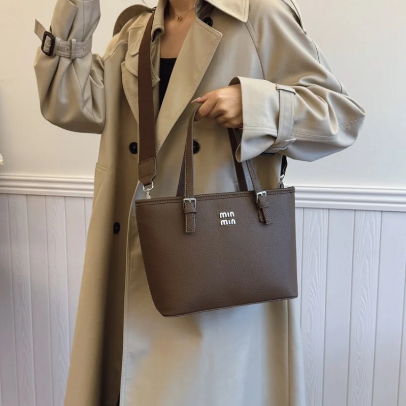 

High-End Ladies Hand Bags Crafted From Dot-Patterned Leather Boasting Trendy And Famous Durable Style​