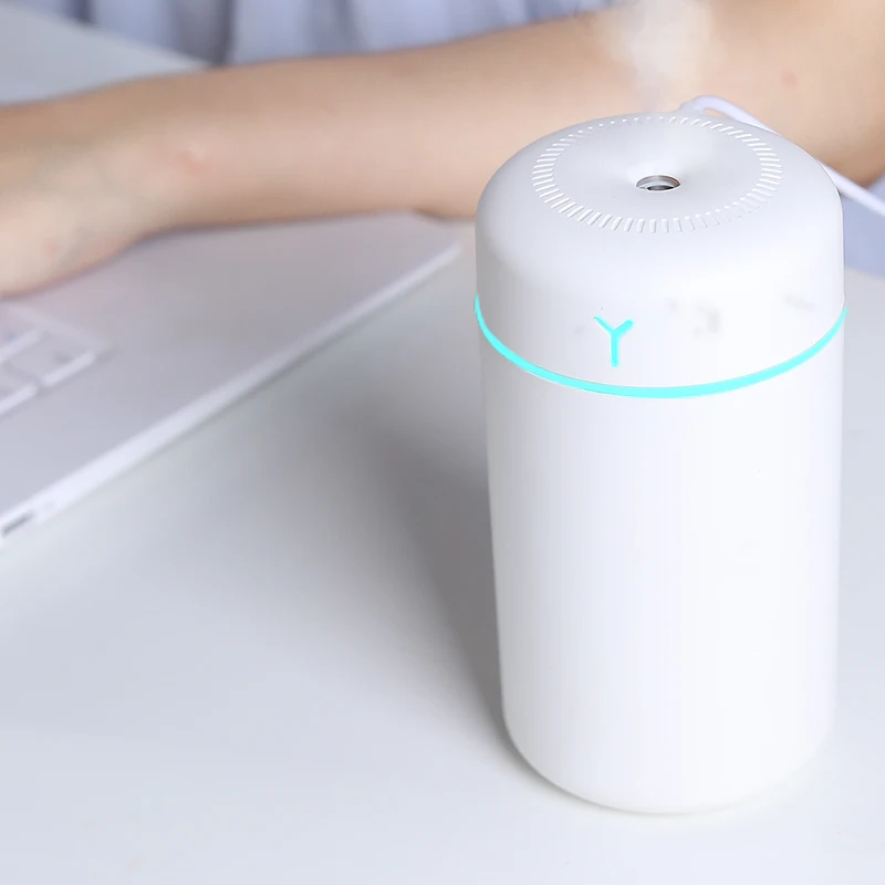 1 szt. Przenośny nawilżacz 390ml do aromaterapii nawilżacz powietrza do domowego samochodu USB opryskiwacz z kolorową lampą nocną LED