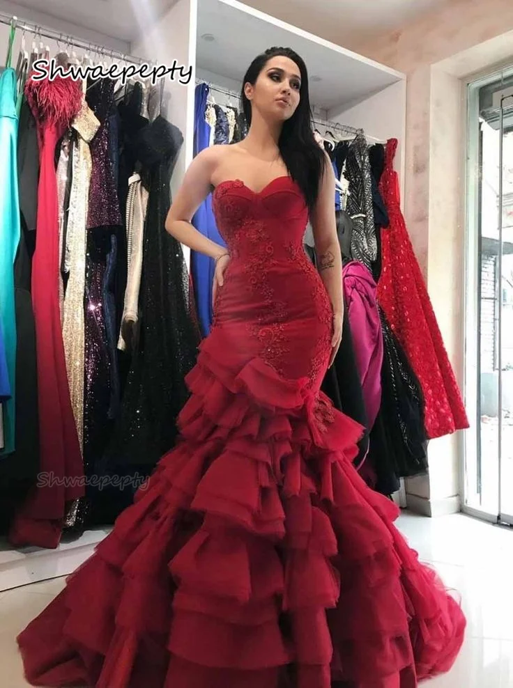 

Strapless Burgundy Mermaid Prom Dresses Ruffles Tiered Long Reception Gown Lace Applique Customized Evening Wear
