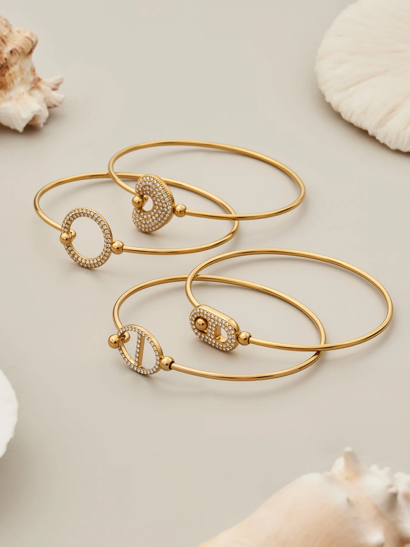 316L Edelstahl 18K vergoldeter Zirkonia-Armreif mit rundem Ring und Herz-Design für Damen, Vintage-Luxus-Schmuck für den Alltag. – Detail 14