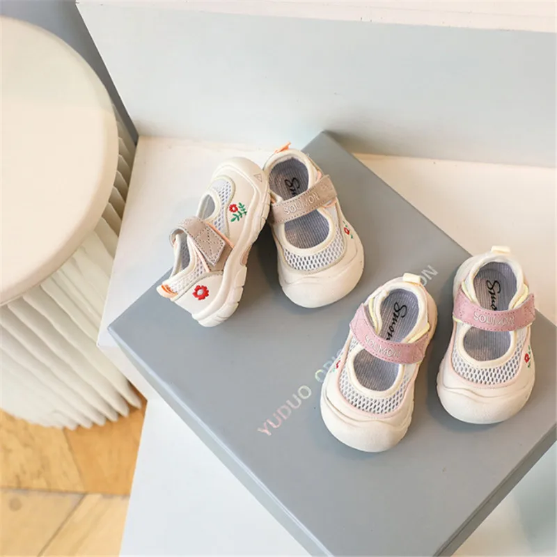 New Summer Baby First Walkers siateczkowe oddychające małe dziewczynki buty miękkie podeszwa antypoślizgowe dla dzieci z motywem sportowym Sneakers modne obuwie dziecięce