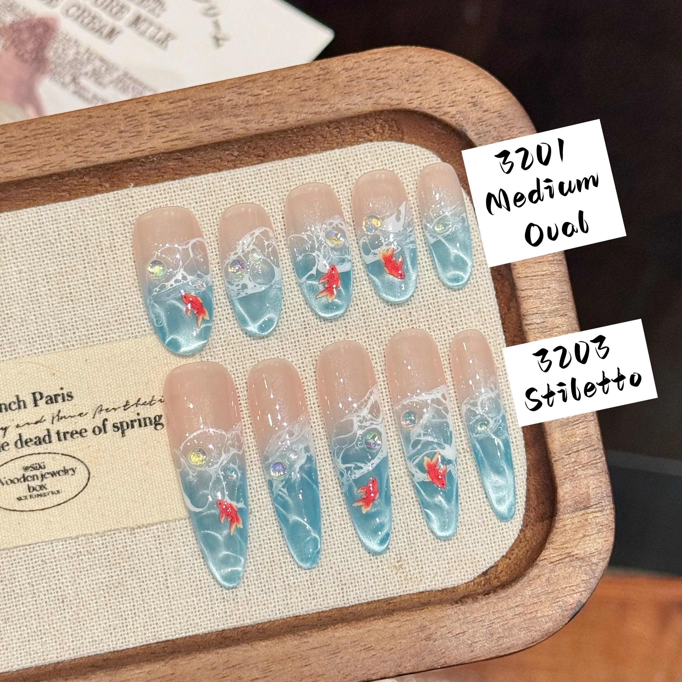 10 Stück handgefertigte gepresste Stiletto-/ovaler Nägel, schöne künstliche Nägel, blaues Katzenauge, Strandwellen, Koi-Fisch, geeignet für Frauen