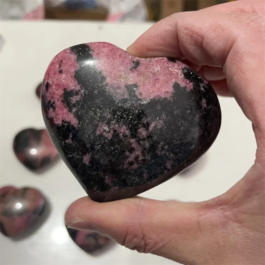 Natural Rhodonite Crystal Heart Rose Stone Room Decor FengShui Ornaments And Spiritual Meditation Ornament Reiki Healing