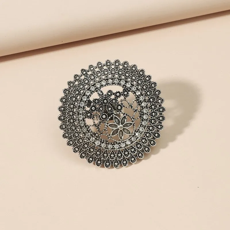 

Exotic Large Mirror Surface Hollow Drill Embedded Ring Ethnic Style Replicated Fashion Jewelry Alloy Craftened Fashionable Ring